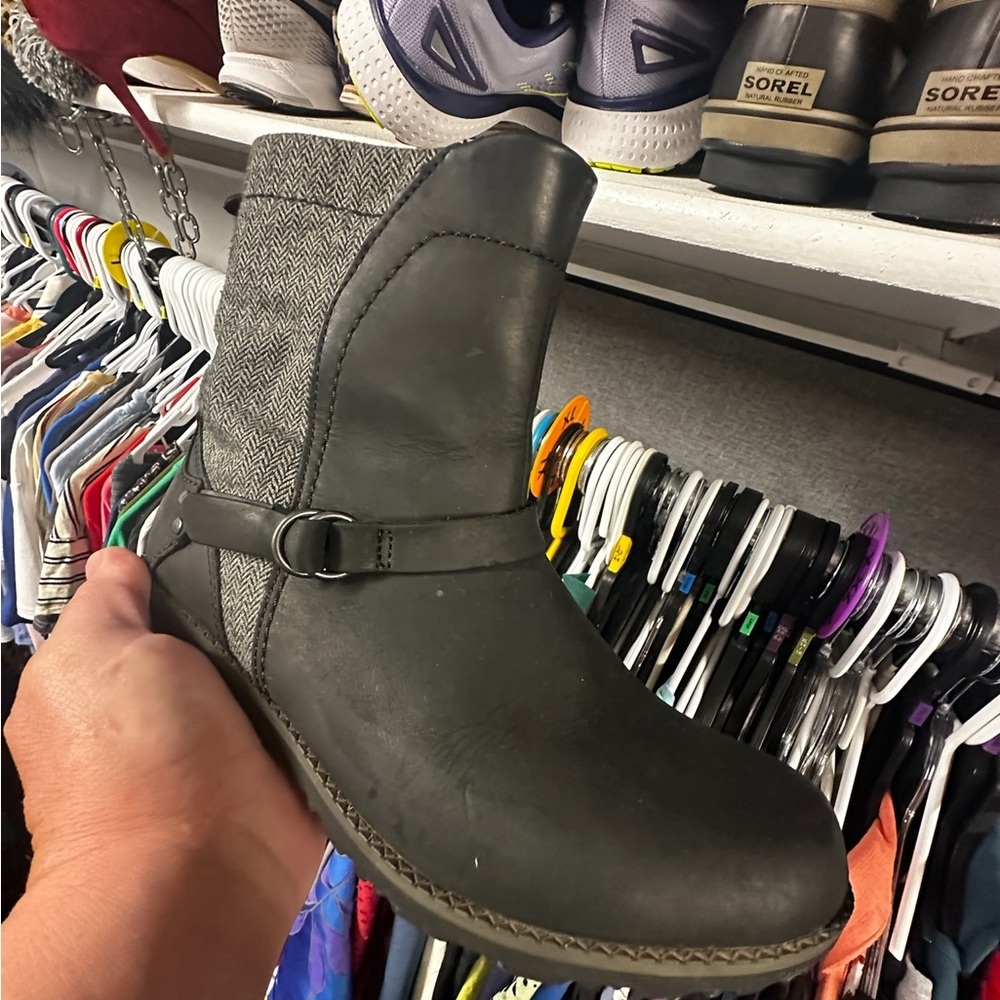 Eddie Bauer Black and Gray Heeled Boots with Cozy Knit Upper - Picture 5 of 6